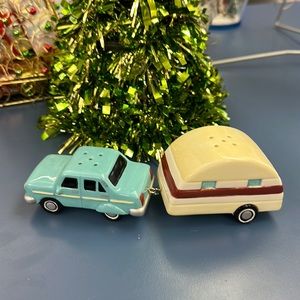 Salt & pepper shakers